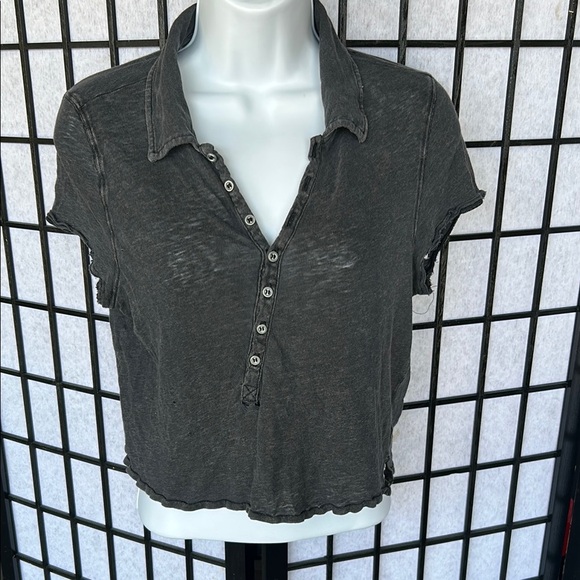 We The Free Stylish Gray Women's Top distressed top - Picture 1 of 6